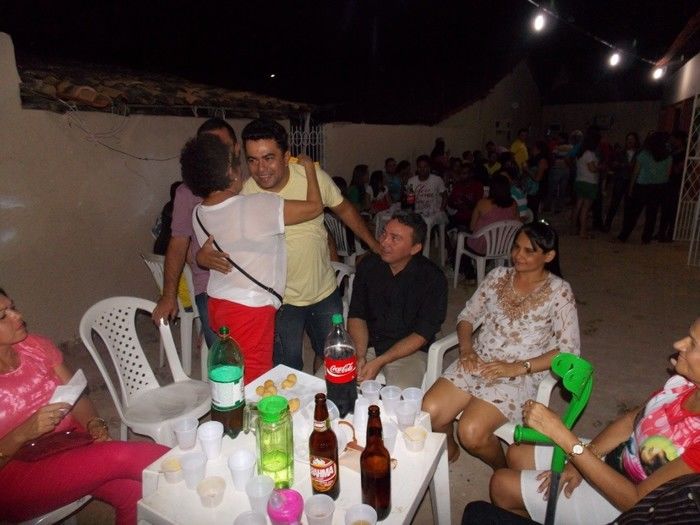 Primeira dama Lindyane Batista e amigos realizam festa surpresa ao prefeito Moisés Barbosa  - Imagem 56