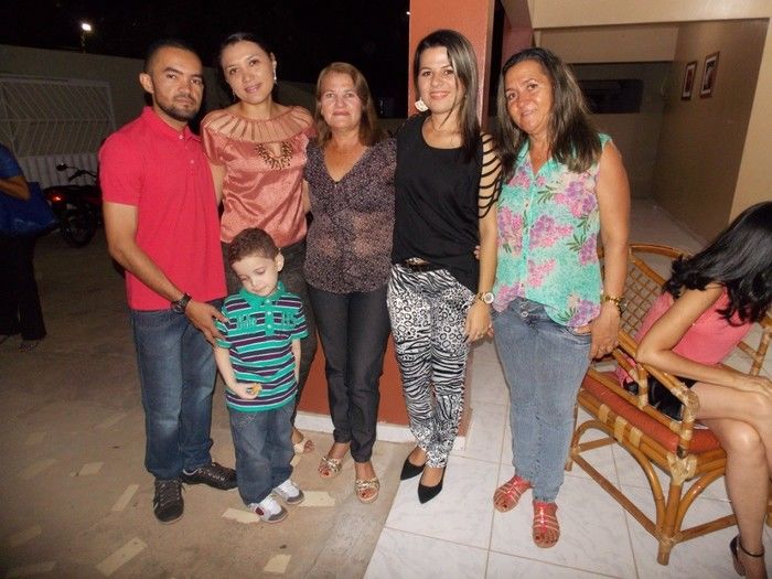 Primeira dama Lindyane Batista e amigos realizam festa surpresa ao prefeito Moisés Barbosa  - Imagem 27