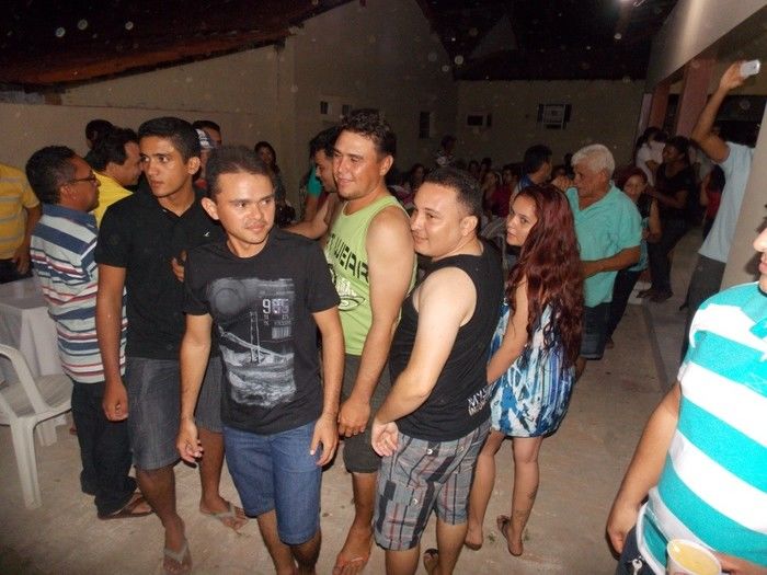 Primeira dama Lindyane Batista e amigos realizam festa surpresa ao prefeito Moisés Barbosa  - Imagem 42