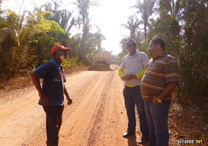 PREFEITO ANTONIO NETO FAZ MELHORIAS NA ESTRADA QUE LIGA COMUNIDADE A SEDE - Imagem 2