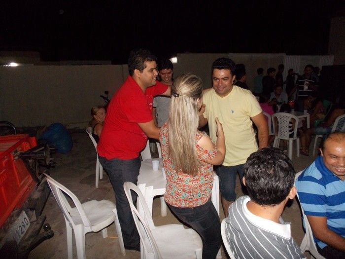 Primeira dama Lindyane Batista e amigos realizam festa surpresa ao prefeito Moisés Barbosa  - Imagem 63