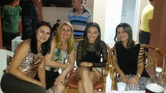 Primeira dama Lindyane Batista e amigos realizam festa surpresa ao prefeito Moisés Barbosa - Imagem 20