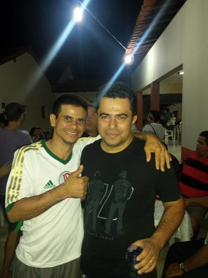 Primeira dama Lindyane Batista e amigos realizam festa surpresa ao prefeito Moisés Barbosa - Imagem 3