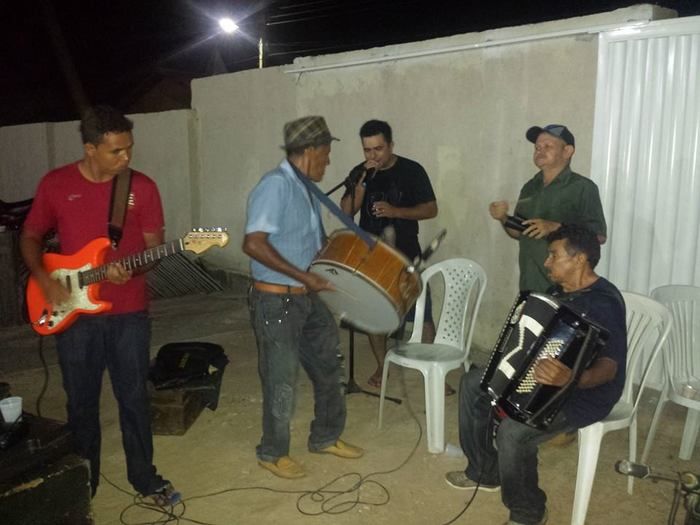 Primeira dama Lindyane Batista e amigos realizam festa surpresa ao prefeito Moisés Barbosa - Imagem 9