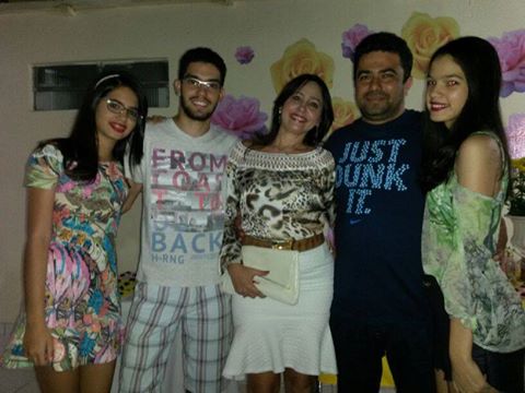 Primeira dama Lindyane Batista e amigos realizam festa surpresa ao prefeito Moisés Barbosa - Imagem 1