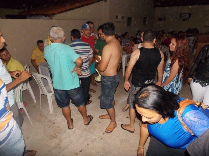 Primeira dama Lindyane Batista e amigos realizam festa surpresa ao prefeito Moisés Barbosa  - Imagem 43
