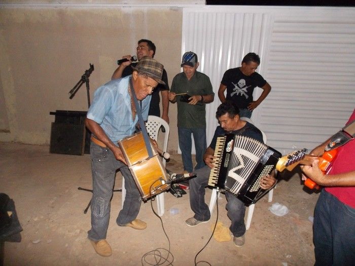 Primeira dama Lindyane Batista e amigos realizam festa surpresa ao prefeito Moisés Barbosa  - Imagem 99