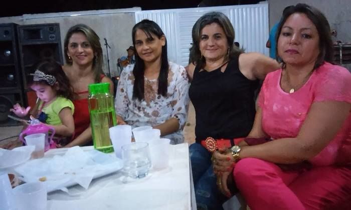 Primeira dama Lindyane Batista e amigos realizam festa surpresa ao prefeito Moisés Barbosa - Imagem 15