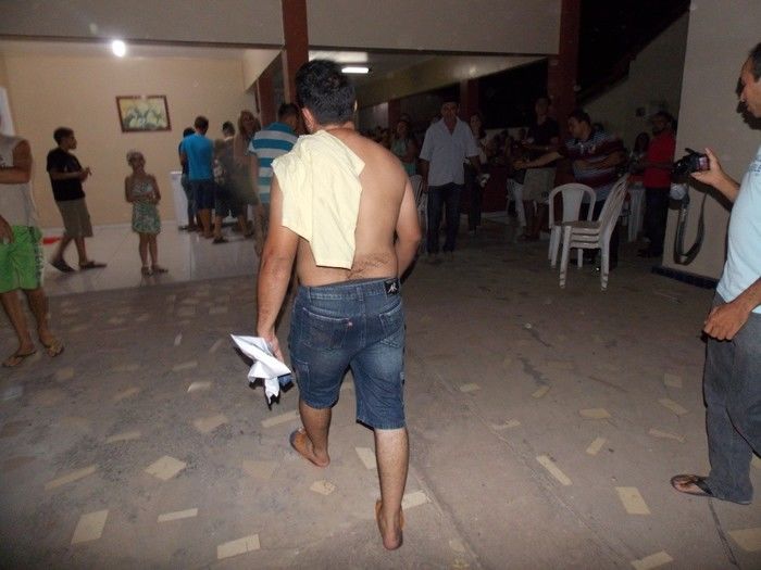 Primeira dama Lindyane Batista e amigos realizam festa surpresa ao prefeito Moisés Barbosa  - Imagem 30