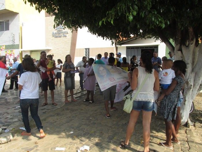 Candidato a Governador: Wellington Dias Faz Caminhada em Agricolândia  - Imagem 14