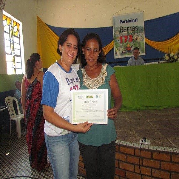 Primeira-dama Edneida Fortes entrega certificado dos cursos profissionalizantes do Pronatec - Imagem 1