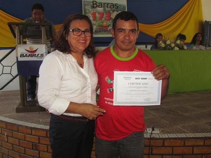 Primeira-dama Edneida Fortes entrega certificado dos cursos profissionalizantes do Pronatec - Imagem 12