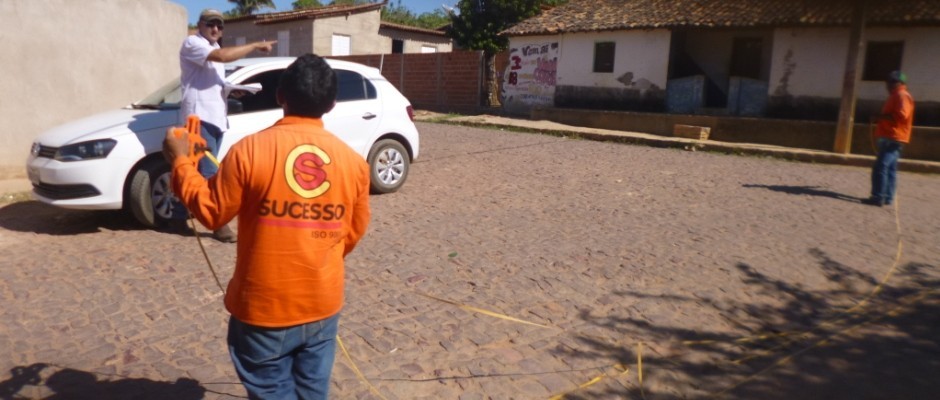 Construtora realiza medição e topografia para pavimentação asfáltica nas ruas de Redenção 