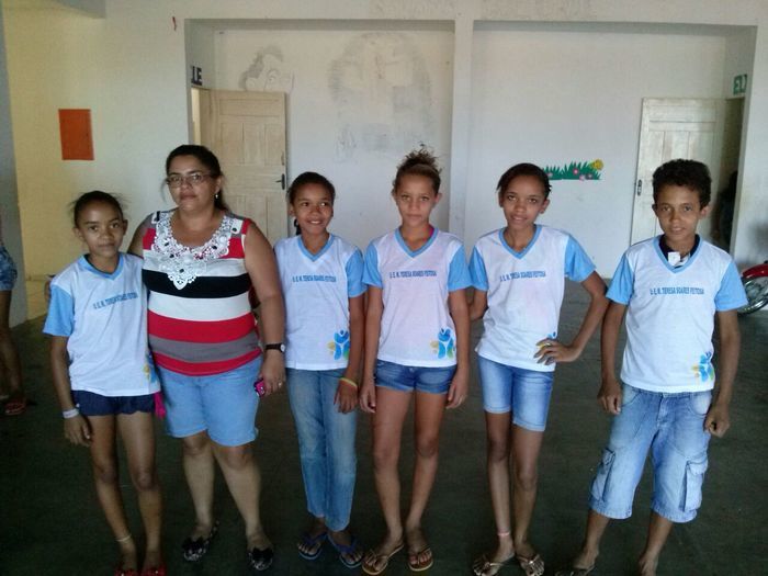 Alunos da rede municipal de ensino recebem fardamentos - Imagem 9