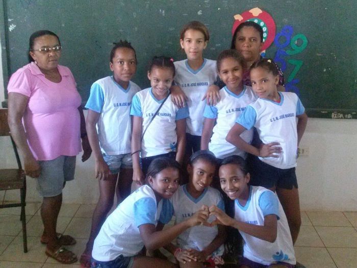 Alunos da rede municipal de ensino recebem fardamentos - Imagem 4