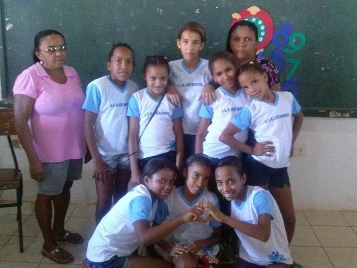 Alunos da rede municipal de ensino recebem fardamentos - Imagem 1