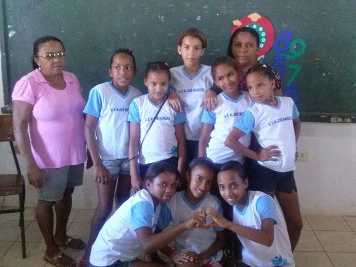 Alunos da rede municipal de ensino recebem fardamentos - Imagem 12