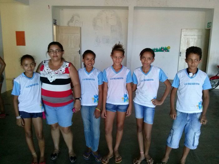 Alunos da rede municipal de ensino recebem fardamentos - Imagem 11