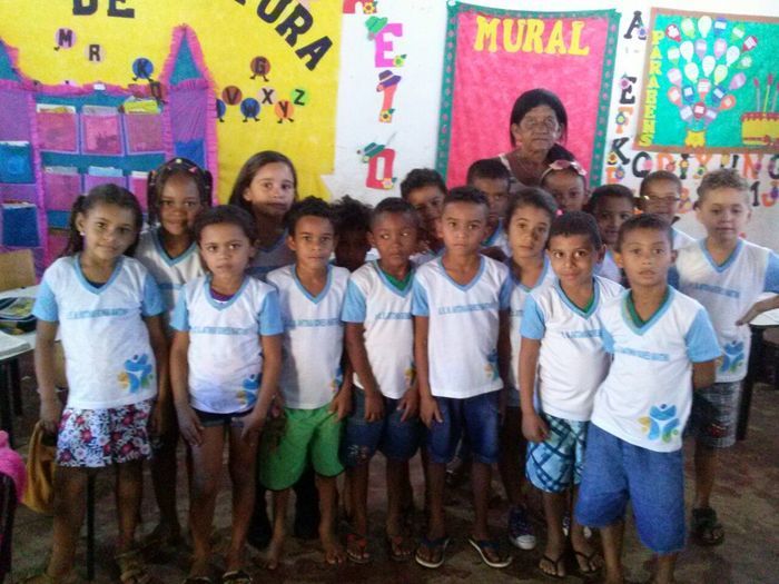 Alunos da rede municipal de ensino recebem fardamentos - Imagem 10