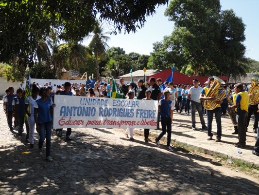Prefeito e autoridades participam do desfile de 7 de setembro  - Imagem 36