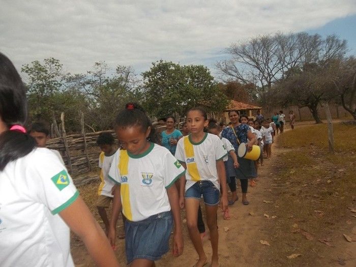 Escola Rural promove desfile cívico por estradas vicinais da comunidade  - Imagem 11