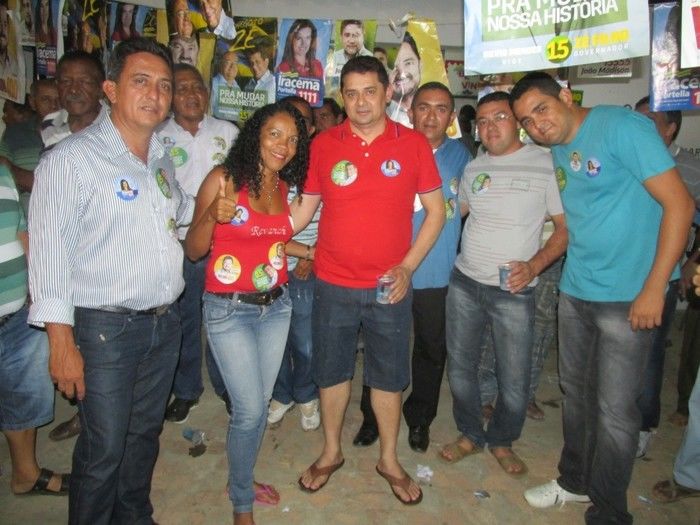 Prefeito: Walter Alencar Faz inauguração de Comité do 15 do Candidato a Governador ZÉ FILHO em Agricolândia.  - Imagem 3