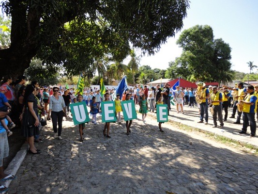 Prefeito e autoridades participam do desfile de 7 de setembro  - Imagem 33