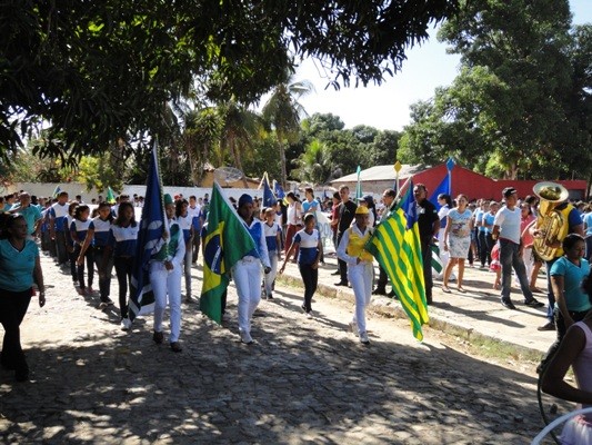 Prefeito e autoridades participam do desfile de 7 de setembro  - Imagem 35