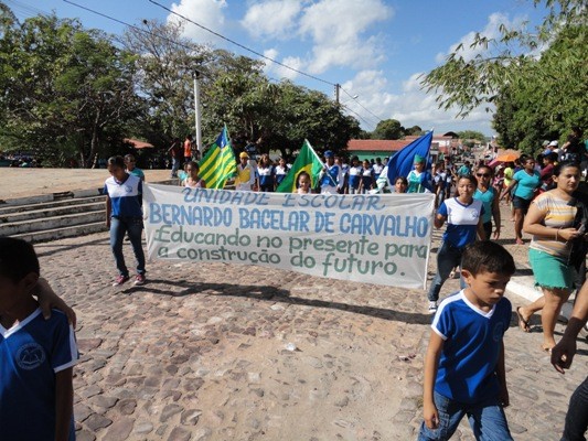 Prefeito e autoridades participam do desfile de 7 de setembro  - Imagem 17