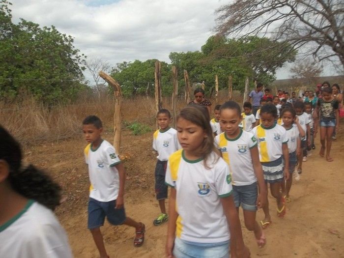 Escola Rural promove desfile cívico por estradas vicinais da comunidade  - Imagem 13