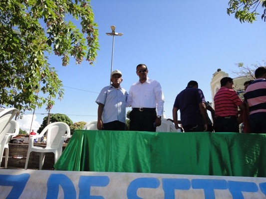 Prefeito e autoridades participam do desfile de 7 de setembro  - Imagem 45