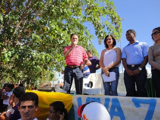 Prefeito e autoridades participam do desfile de 7 de setembro  - Imagem 37