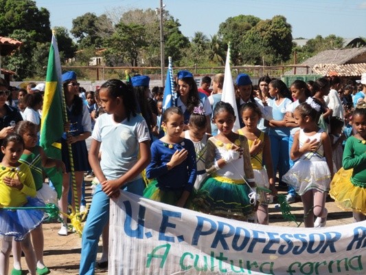 Prefeito e autoridades participam do desfile de 7 de setembro  - Imagem 40
