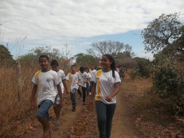 Escola Rural promove desfile cívico por estradas vicinais da comunidade  - Imagem 12