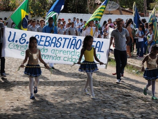Prefeito e autoridades participam do desfile de 7 de setembro  - Imagem 28