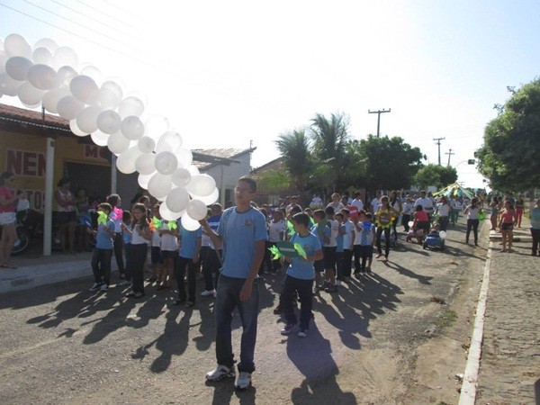 Público prestigia Desfile Cívico das escolas municipais que tiveram educação, avanço e desafio como tema - Imagem 77