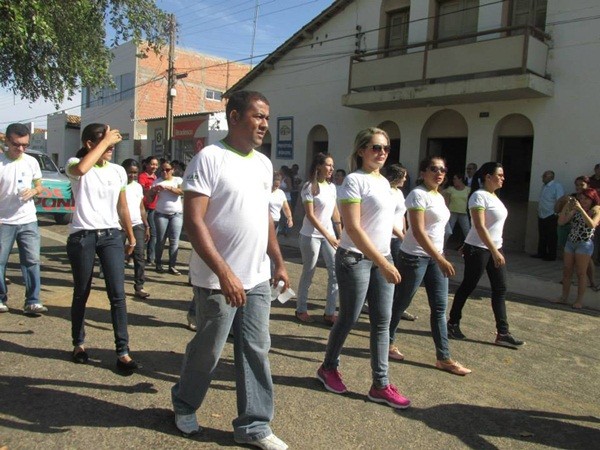 Público prestigia Desfile Cívico das escolas municipais que tiveram educação, avanço e desafio como tema - Imagem 89