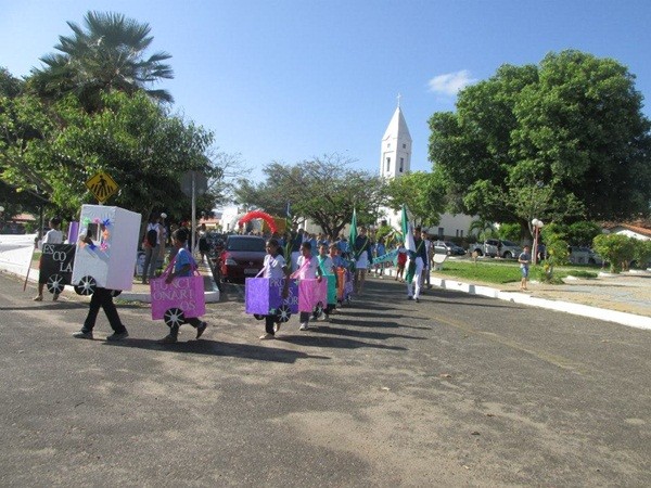Público prestigia Desfile Cívico das escolas municipais que tiveram educação, avanço e desafio como tema - Imagem 82