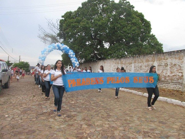 UESM realiza desfile cívico com o tema: “50 anos de educação de qualidade transformando vidas” - Imagem 4