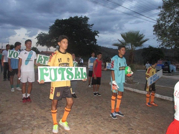 UESM realiza desfile cívico com o tema: “50 anos de educação de qualidade transformando vidas” - Imagem 44