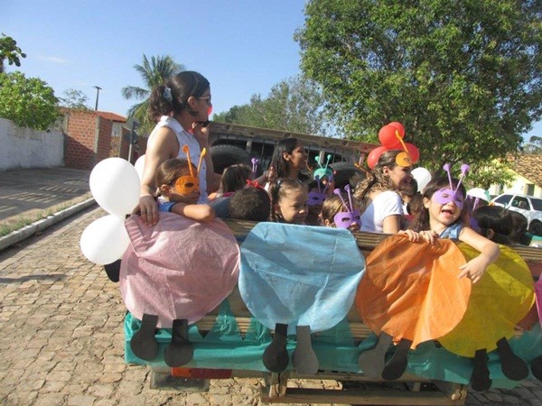 Público prestigia Desfile Cívico das escolas municipais que tiveram educação, avanço e desafio como tema - Imagem 109