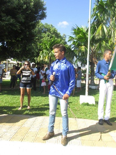 Público prestigia Desfile Cívico das escolas municipais que tiveram educação, avanço e desafio como tema - Imagem 17