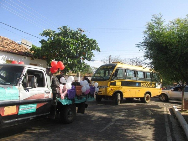 Público prestigia Desfile Cívico das escolas municipais que tiveram educação, avanço e desafio como tema - Imagem 28