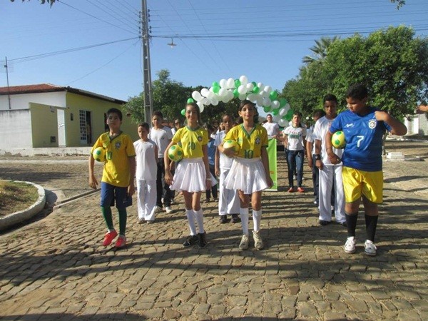Público prestigia Desfile Cívico das escolas municipais que tiveram educação, avanço e desafio como tema - Imagem 69