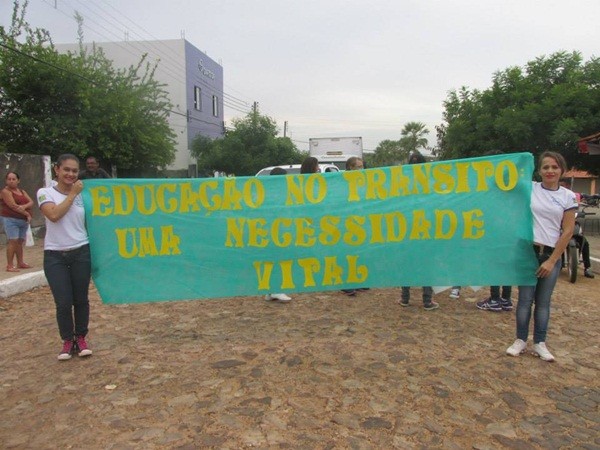 UESM realiza desfile cívico com o tema: “50 anos de educação de qualidade transformando vidas” - Imagem 12