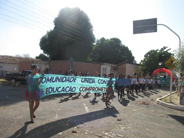 Público prestigia Desfile Cívico das escolas municipais que tiveram educação, avanço e desafio como tema - Imagem 67