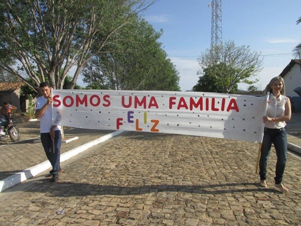 Público prestigia Desfile Cívico das escolas municipais que tiveram educação, avanço e desafio como tema - Imagem 1
