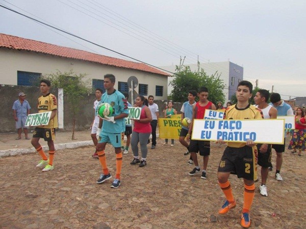 UESM realiza desfile cívico com o tema: “50 anos de educação de qualidade transformando vidas” - Imagem 18