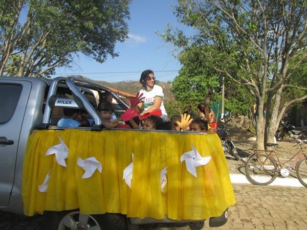 Público prestigia Desfile Cívico das escolas municipais que tiveram educação, avanço e desafio como tema - Imagem 72