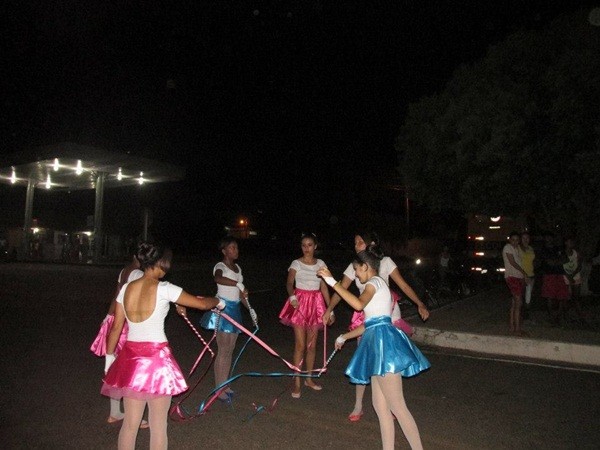 UESM realiza desfile cívico com o tema: “50 anos de educação de qualidade transformando vidas” - Imagem 51